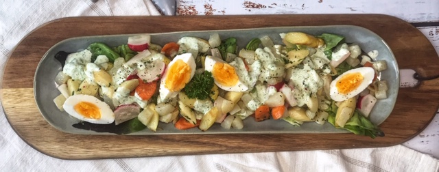 Mairübchensalat mit Kräuter-Dressing - Genusswerke