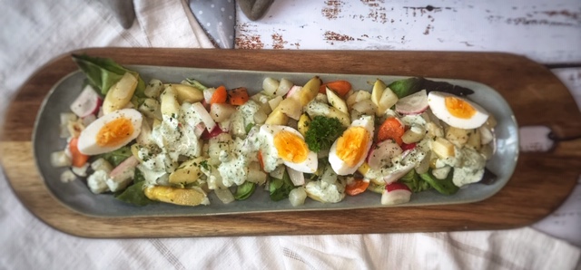 Mairübchensalat mit Kräuter-Dressing - Genusswerke