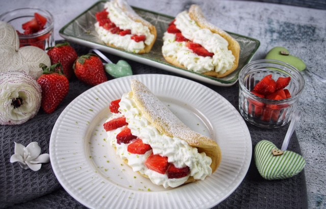 Biskuit-Omelette mit Erdbeeren - Genusswerke