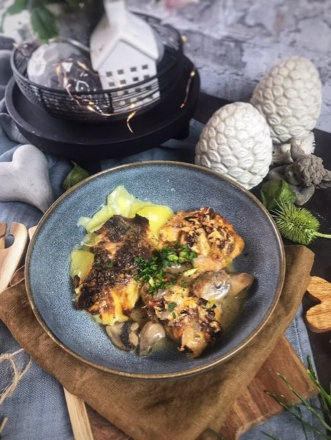 Überbackene Putenschnitzel mit Lauch und Champignons - Genusswerke