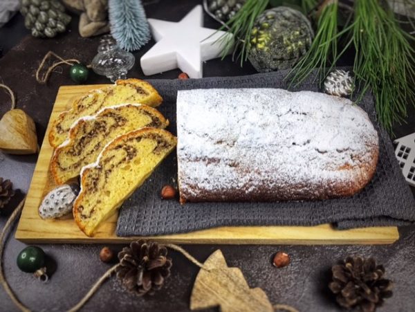 Quarkstollen mit Nussfüllung - Genusswerke