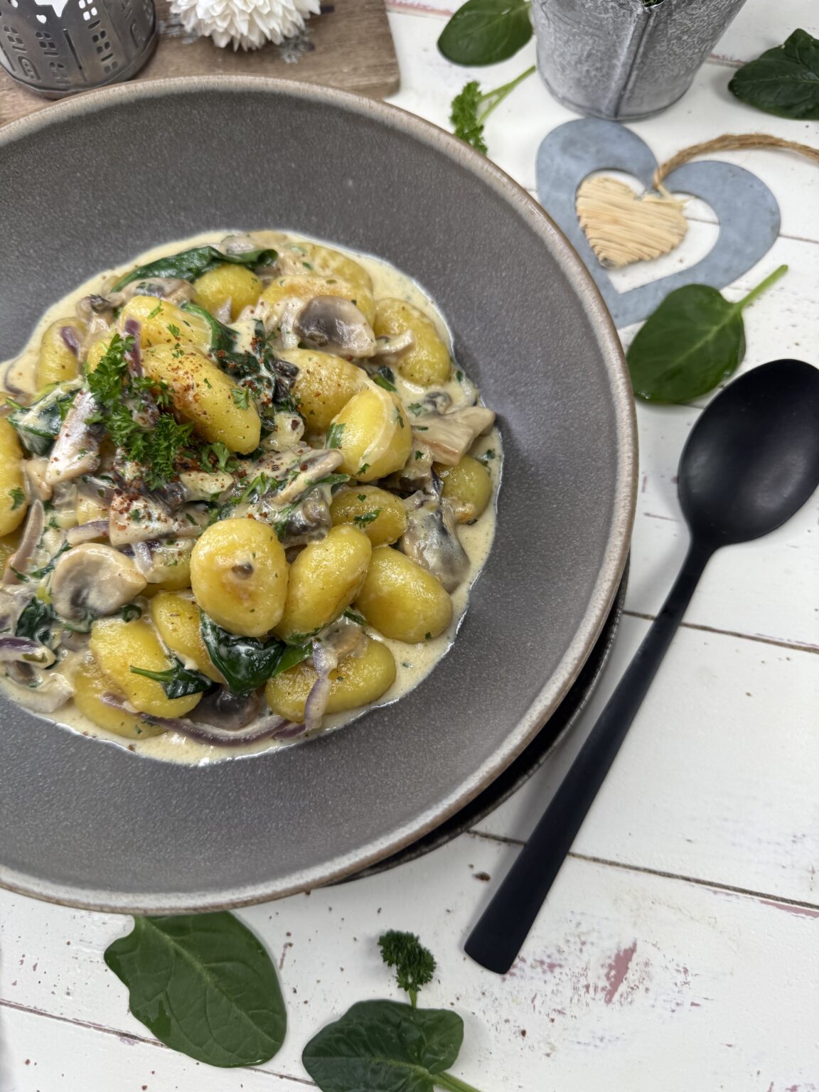 Gnocchipfanne mit Champignons und Spinat - Genusswerke Gnocchipfanne mit Champignons und Spinat - Genusswerke