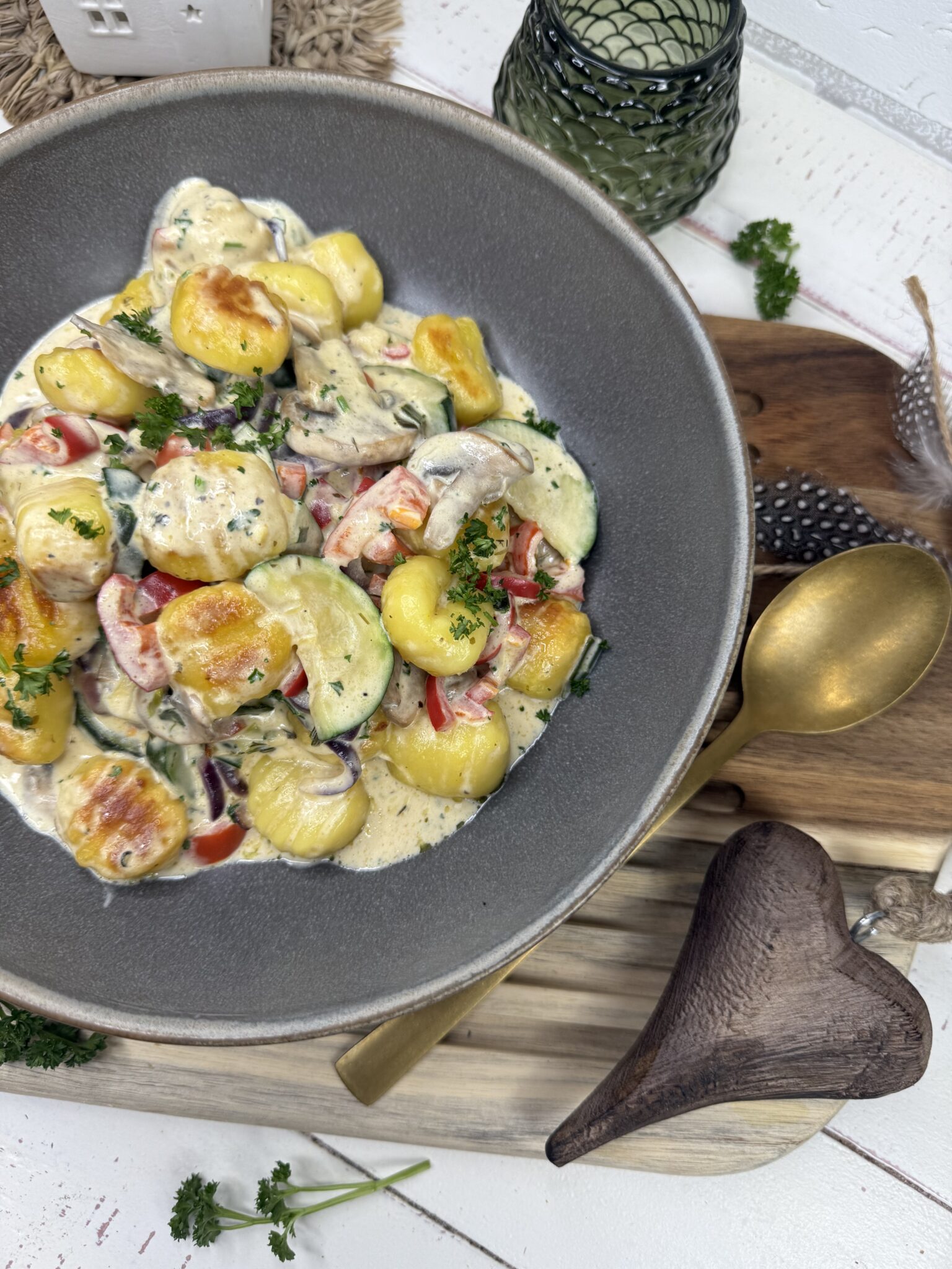 Gnocchipfanne mit Champignons, Paprika und Zucchini - Genusswerke Gnocchipfanne mit Champignons, Paprika und Zucchini - Genusswerke