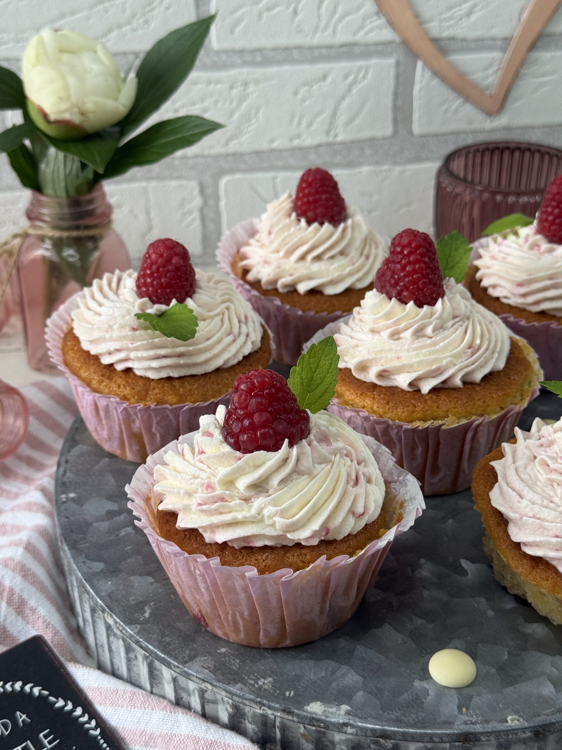 weiße Schoko-Himbeer-Muffins - Genusswerke weiße Schoko-Himbeer-Muffins - Genusswerke