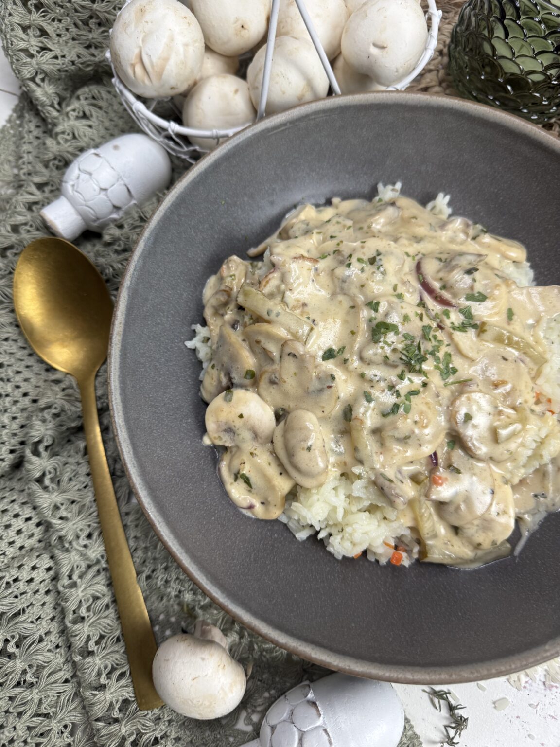 Cremiger Champignon-Stroganoff auf Basmati-Reis - Genusswerke