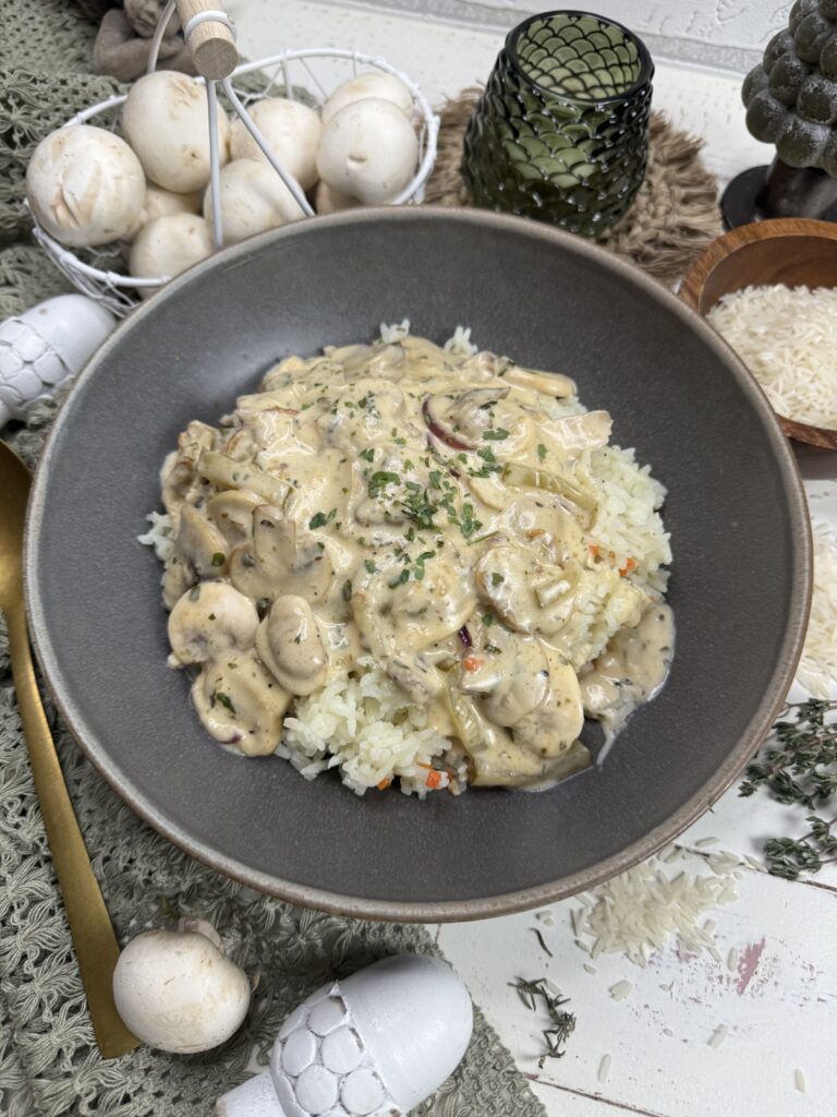 Cremiger Champignon-Stroganoff auf Basmati-Reis - Genusswerke