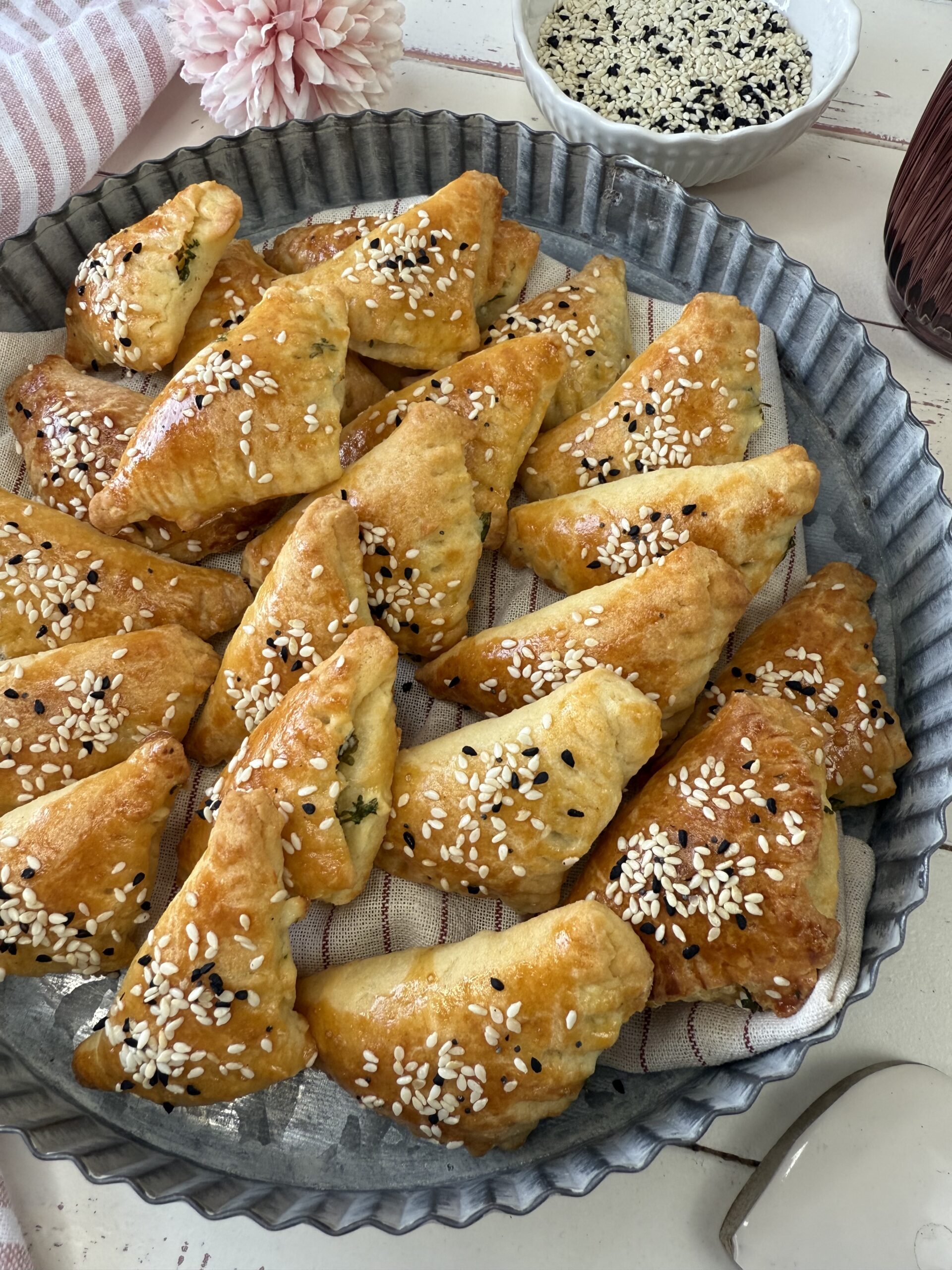 Türkische Teigtaschen mit Feta und Petersilie - Genusswerke Türkische Teigtaschen mit Feta und Petersilie - Genusswerke